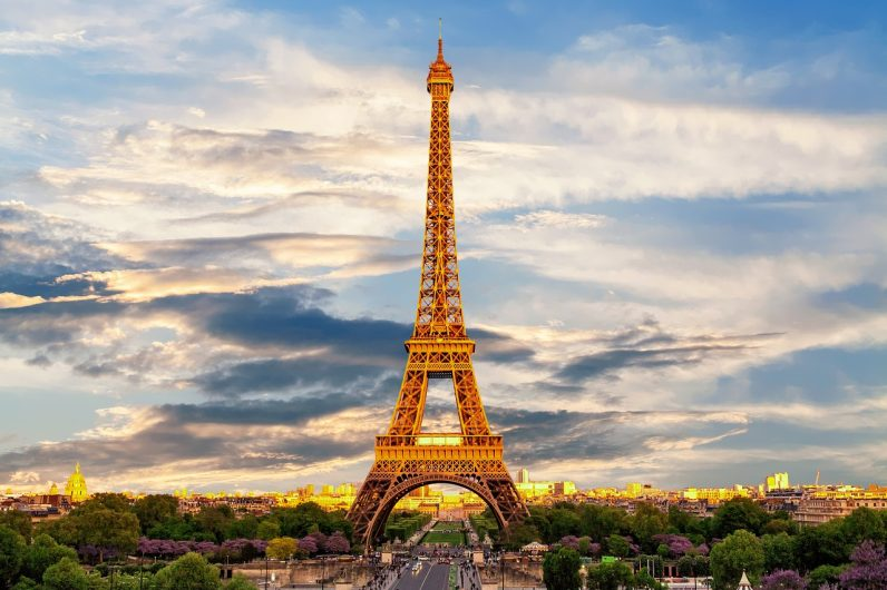 Últimos momentos en París y traslado